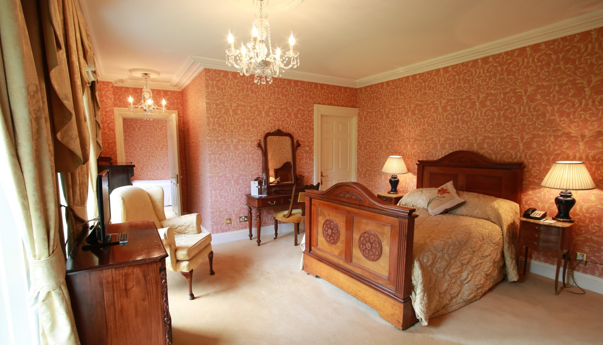 Bedroom superior double www.barberstowncastle.ie_v3